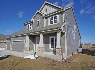 1431 Blazing Star Dr, Oconomowoc, WI 53066
