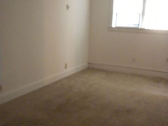 5th image of 2320 E Bradford Ave #7
