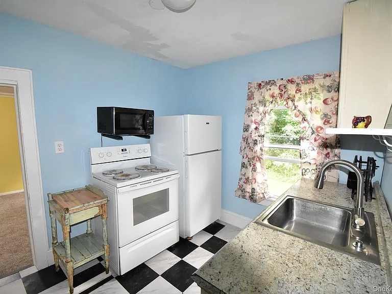 376 Terryville Rd — Photo 9