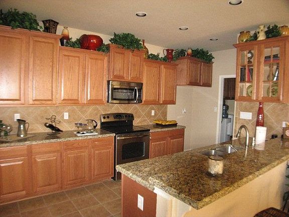 3rd image of 988 Parkview Dr
