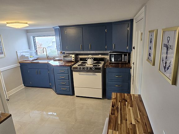 Newly renovated full kitchen