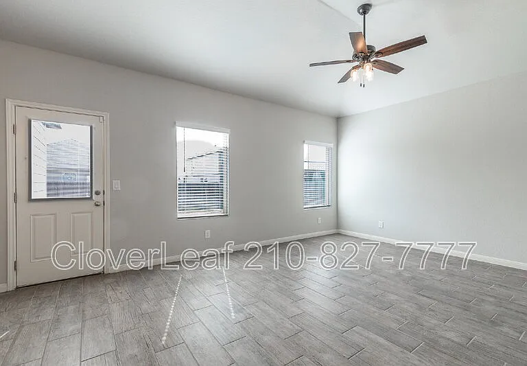 524 Willow Valley St — Photo 5