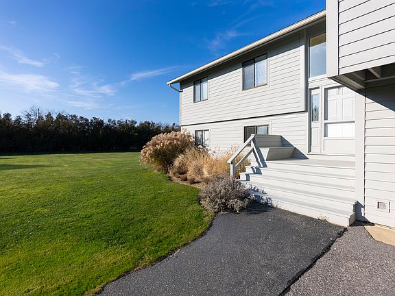 2nd image of 18 Sandpiper Ln