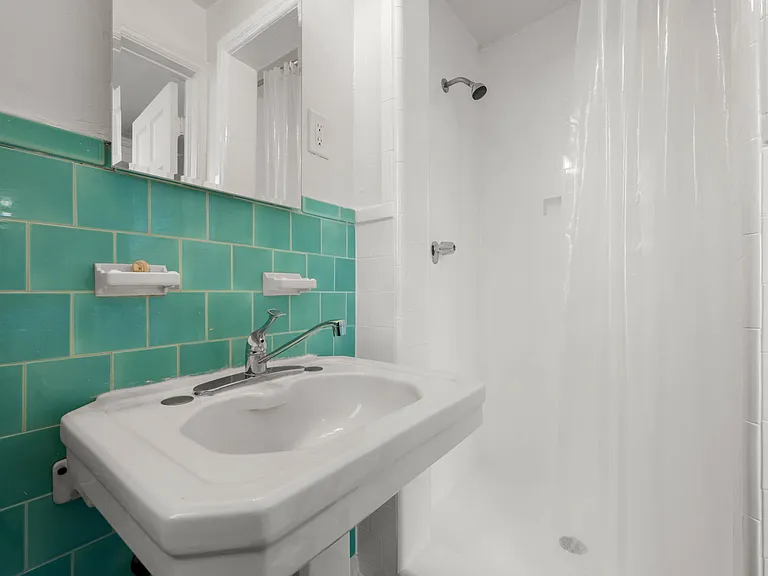 1857 N Wilton Pl — Photo 8