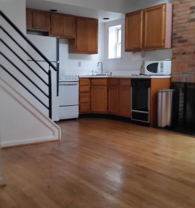 Living rm/ Kitchen