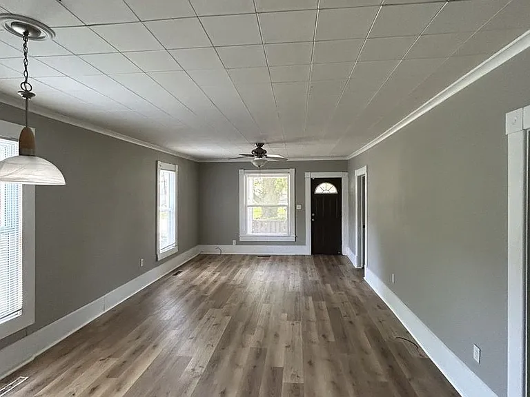 706 W Kansas St — Photo 2