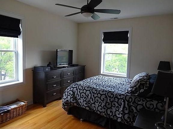 5th image of 1548 W Sherwin Ave APT 3S