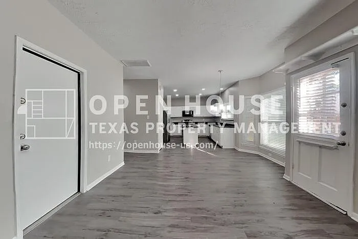 3 bed, 2.5 bath, 2472 sqft, $2,500 — Photo 4