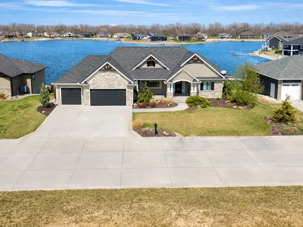 2740 Whitetail Dr, Columbus, NE 68601