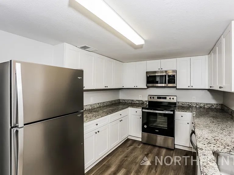 422 Ash Ln — Photo 6
