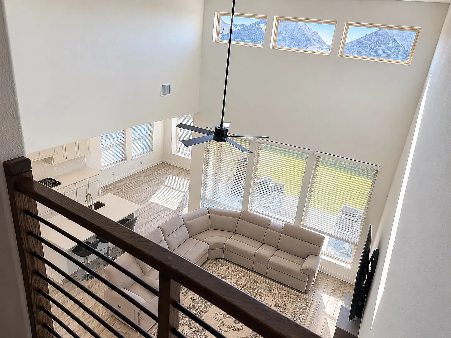 5 bed, 3557 sqft, $3,200 — Photo 4