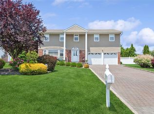 48 Knollcrest Rd, Nesconset, NY 11767