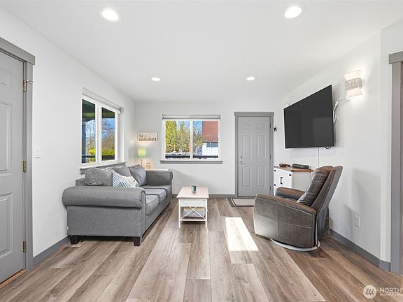 5th image of 8114 Riverview Road