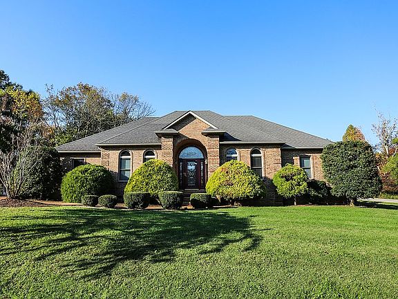 2nd image of 2116 Boxwood Cir