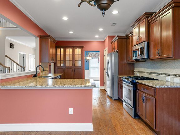 5th image of 881 Lynnstone Dr