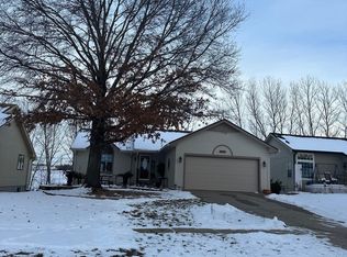 3512 SW Kent Ct, Topeka, KS 66614