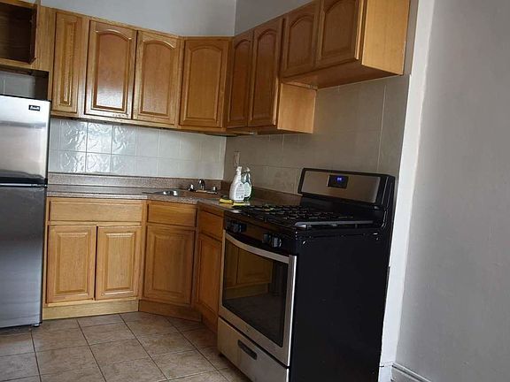3rd image of 2815 34th St APT 6H