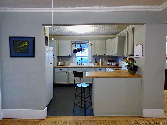 5th image of 58 S Manor Ave