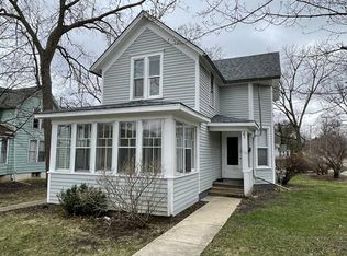 133 W Maple Ave, Libertyville, IL 60048