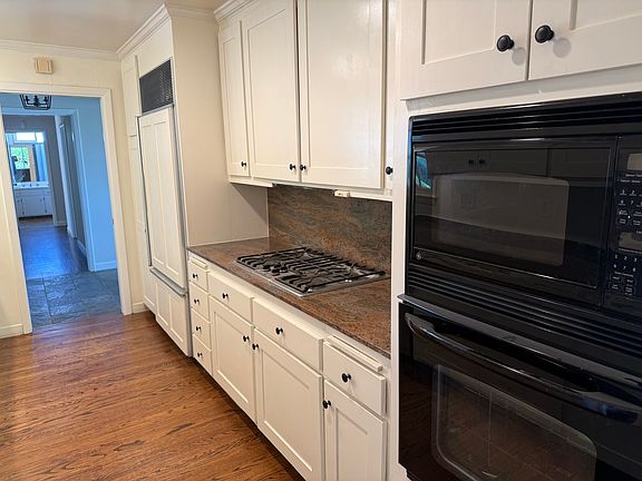 4th image of 1204 Laurel Hill Dr