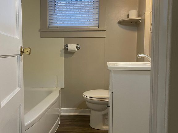 3rd image of 119 1/2 S Minnesota Ave APT 2