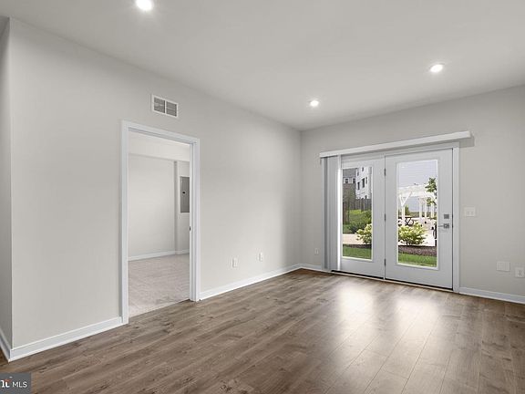 4th image of 2604 Loganberry Dr