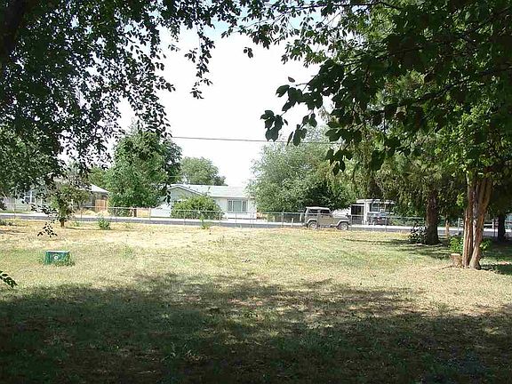 3rd image of 710 N Elm Ave