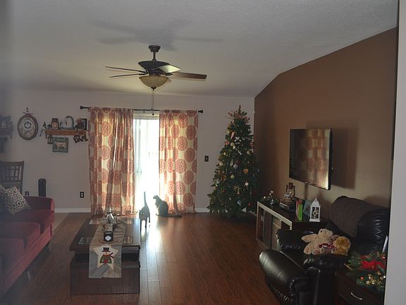 3rd image of 13201 Tamarack Blvd
