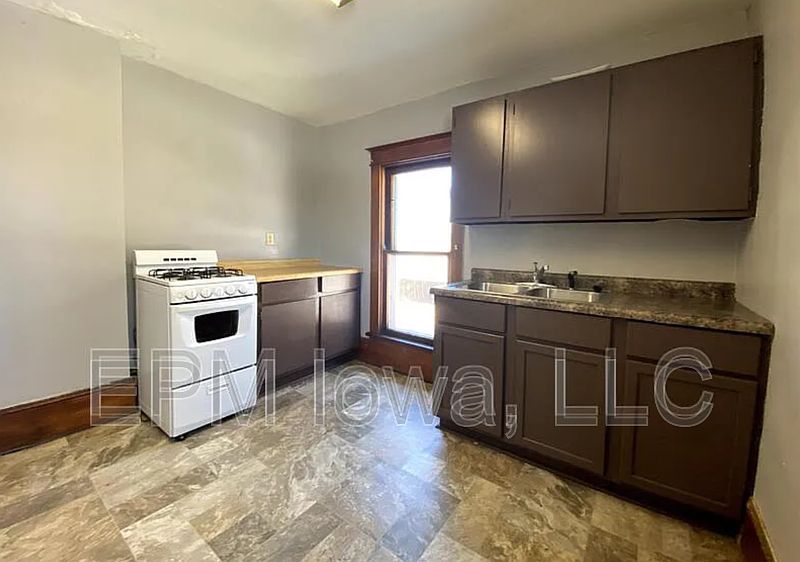 1st image of 308 1/2 6th St SE