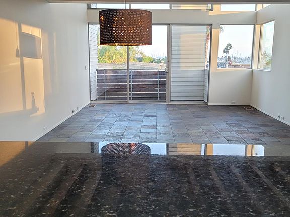 5th image of 3036 Hugo St