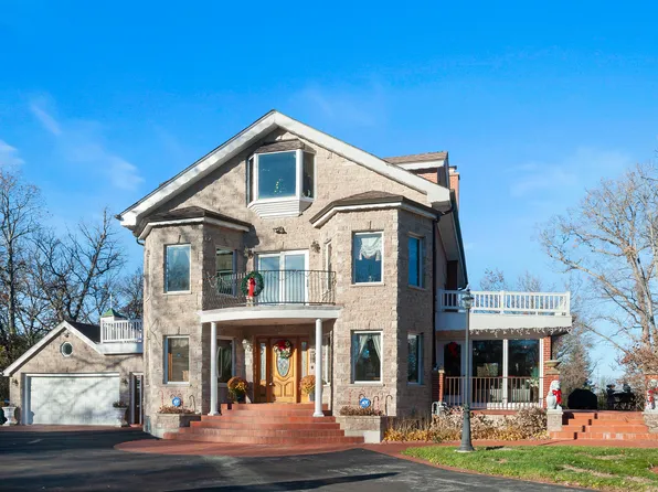 300 N Bradley Rd, Lake Forest, IL 60045