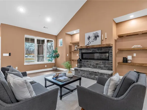 920 N 14th St, Leavenworth, KS 66048