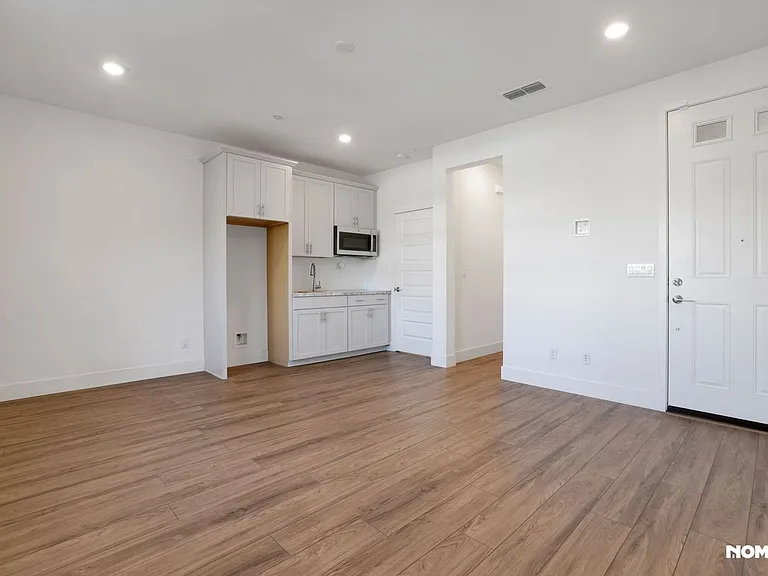 12925 Knightsbrook Ave — Photo 17