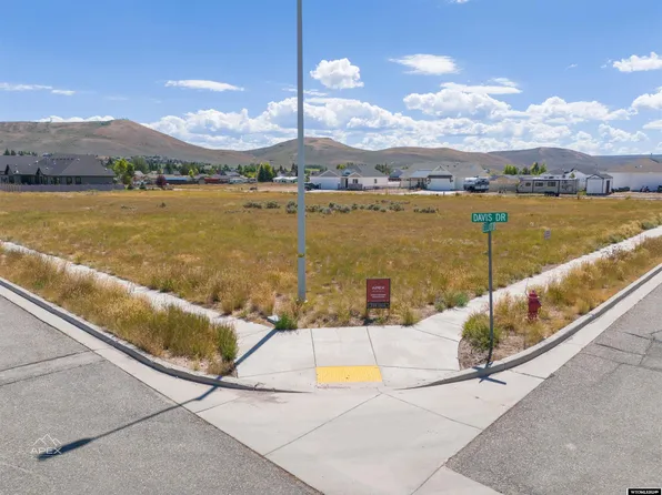 325 Davis Dr, Evanston, WY 82930