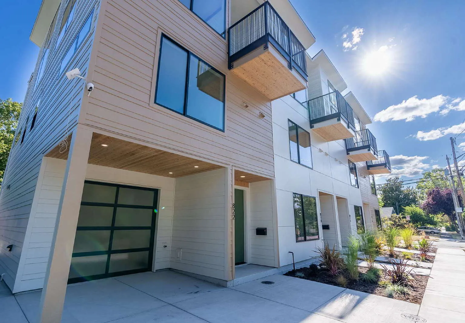 3 bed, 3.5 bath, 1904 sqft, $4,500 — Photo 3
