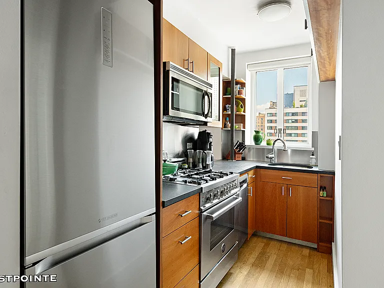 200 W 20th St #1008 — Photo 3