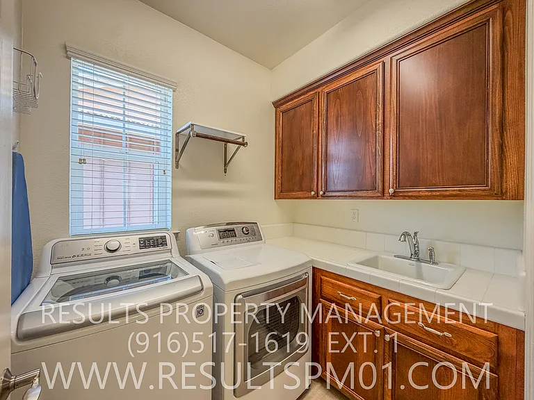 2425 Foxcroft Cir — Photo 29