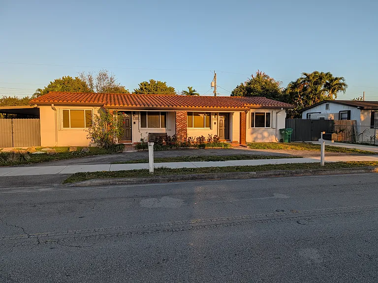 1037 SW 76th Ave — Photo 10