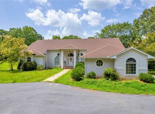 545 Knollington Dr, Seneca, SC 29691