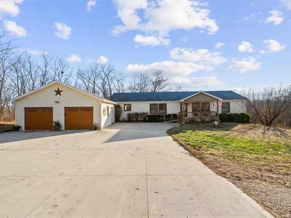 17890 Coffin Rd, Leavenworth, KS 66048