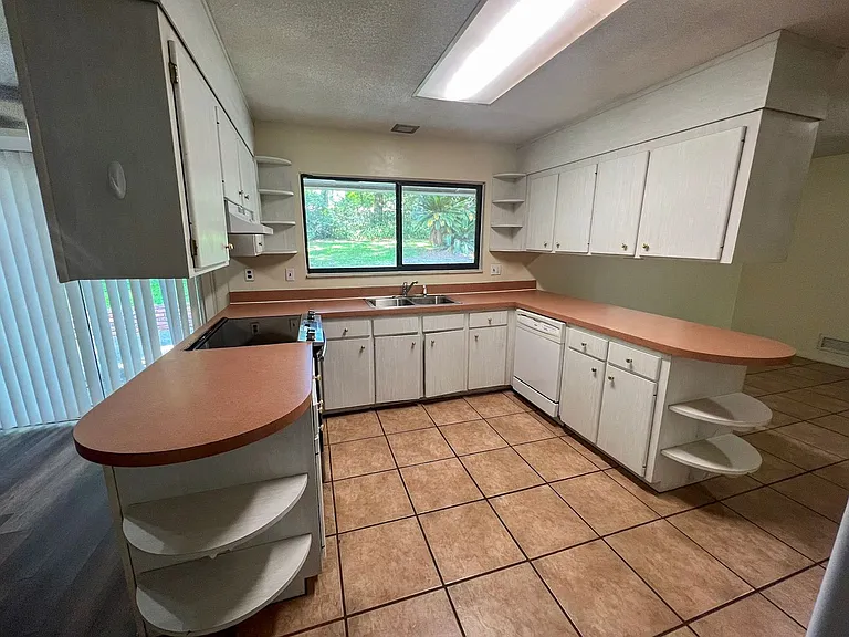 3524 NW 12th Ave — Photo 9