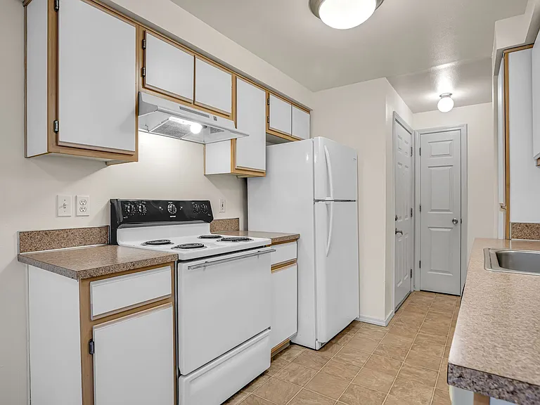#271 CHELSEA COURT APTS — Photo 13