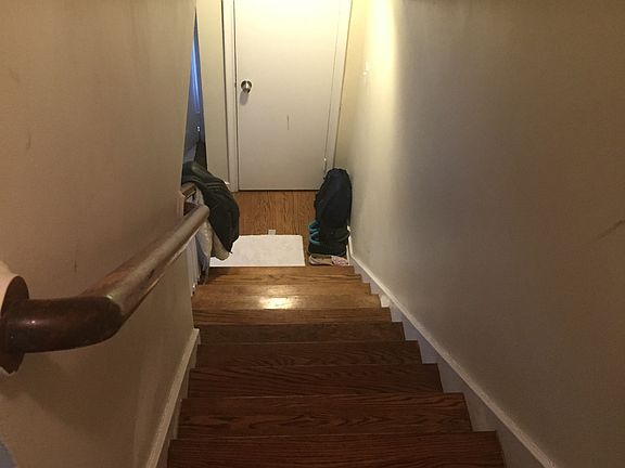 Stairs leading to LR