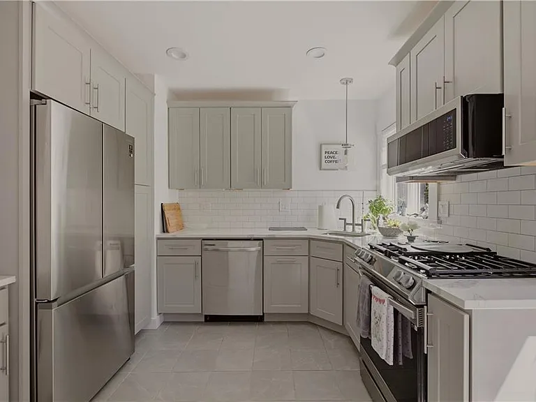 21 Pell St — Photo 11