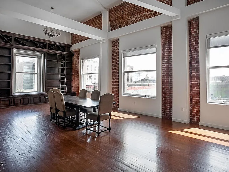 257 S Spring St #E — Photo 4
