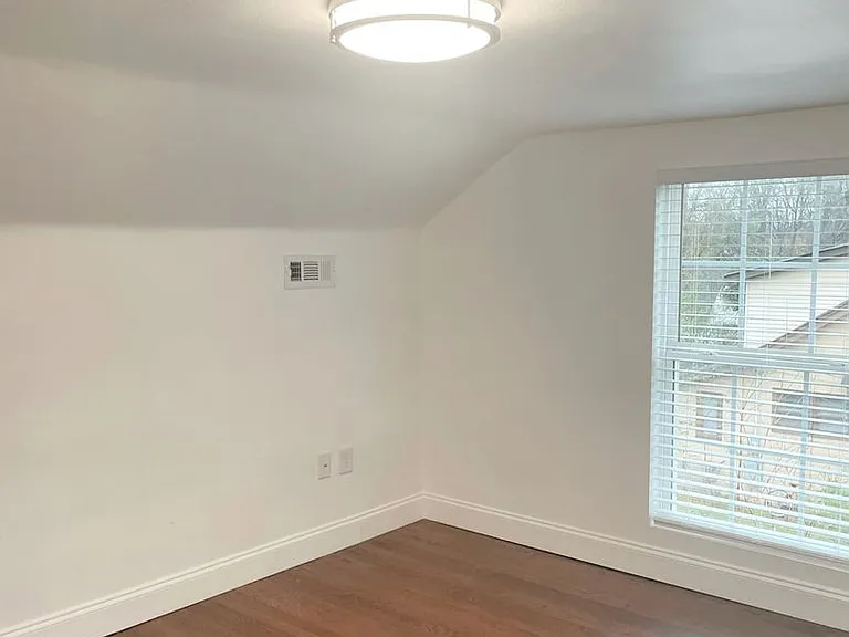 605 Fairview — Photo 14