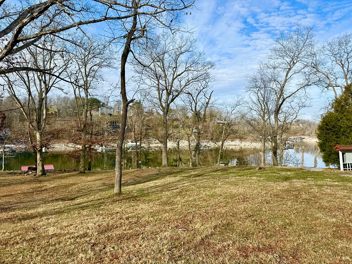 Building Photo - 304 Persimmon Way