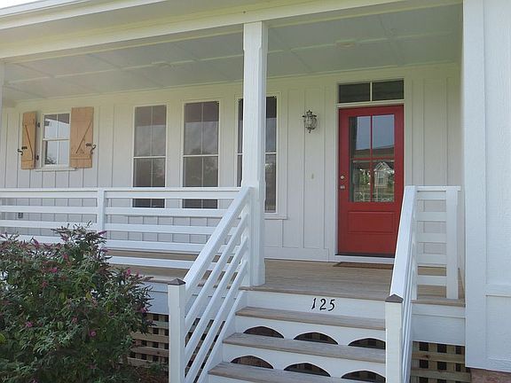 Front Entry w/Full Porch
