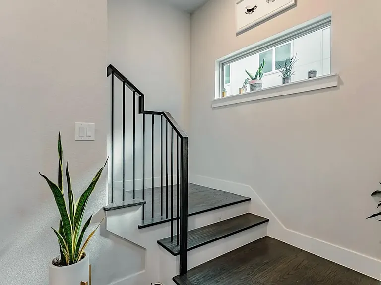 4222 Roseland #105 — Photo 12