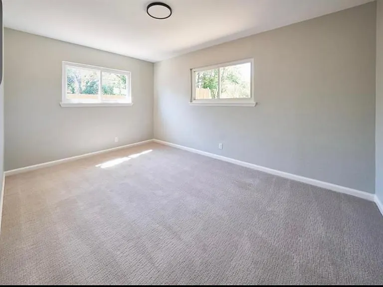 2207 Galway St — Photo 3